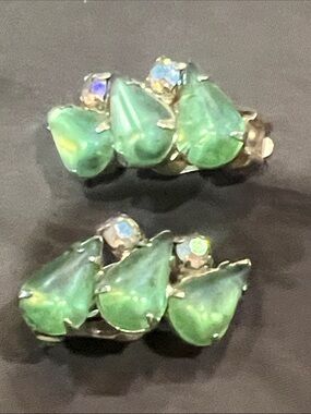 Garne, Green Teardrop Crystal Clip-On Earrings - Vintage Style